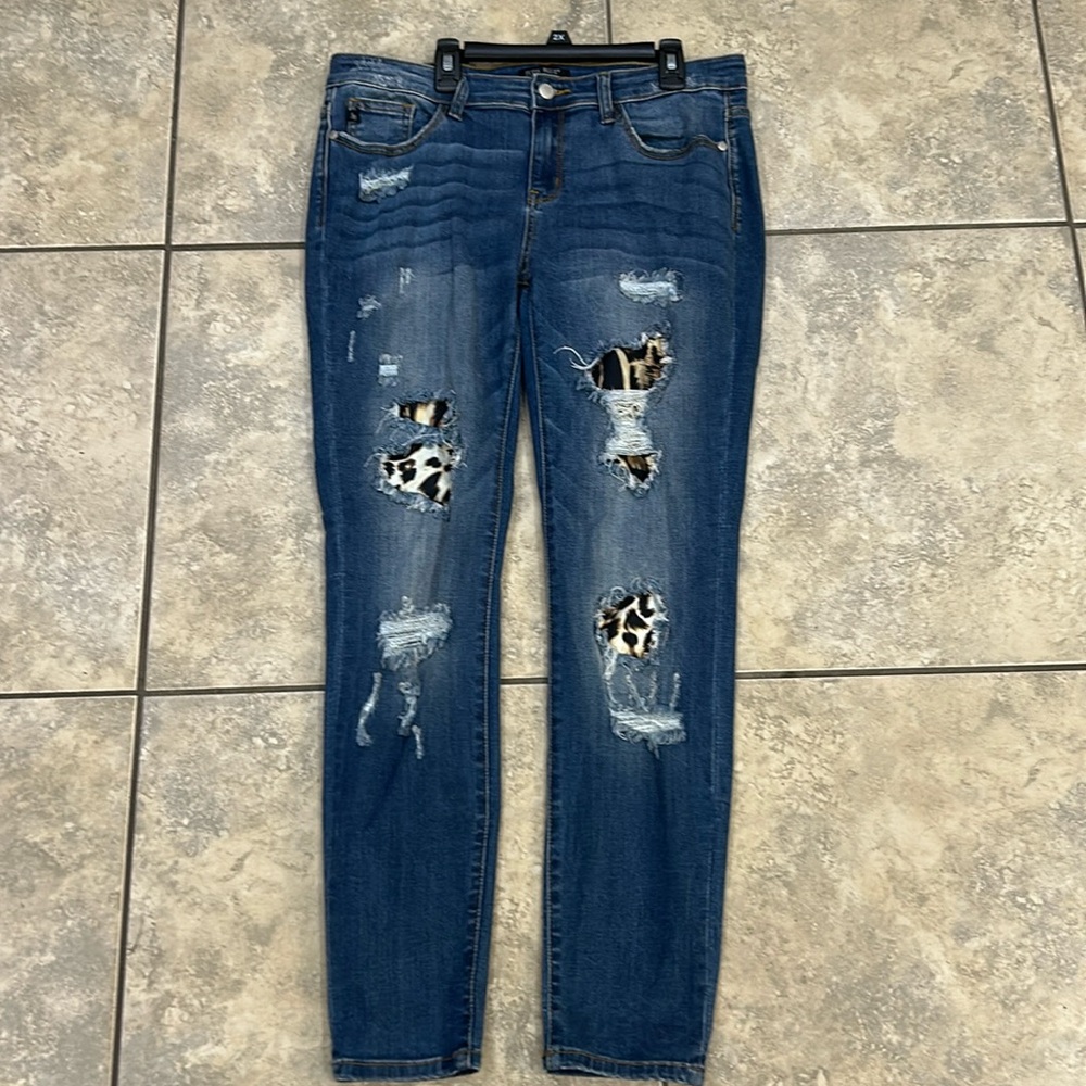 Judy Blue skinny fit size 11 or 30 womens denim jeans dark washed distressed